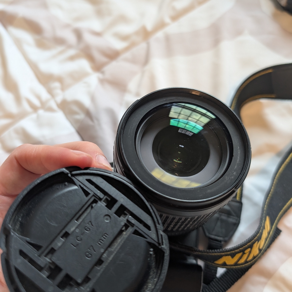 Nikon Black DSLR Camera W/ Flash and Charger Nikkor 18-105 mm VR Lens - Picture 9 of 10